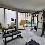 Premiere Villa Near The Beach